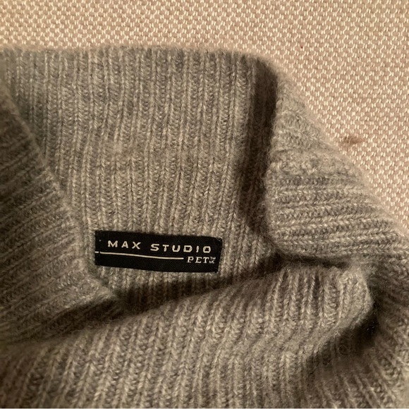 HOST PICK! 100% Cashmere Dog Sweater Size Small - Picture 3 of 8